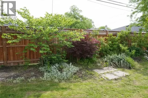 2688 Jamaica Crescent Windsor ON N9E 2Z2