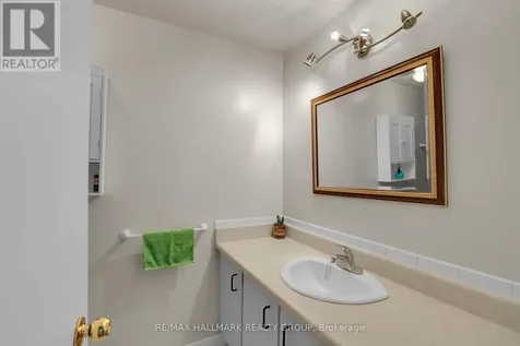730 Malibu Terrace Ottawa ON K2C 3V1