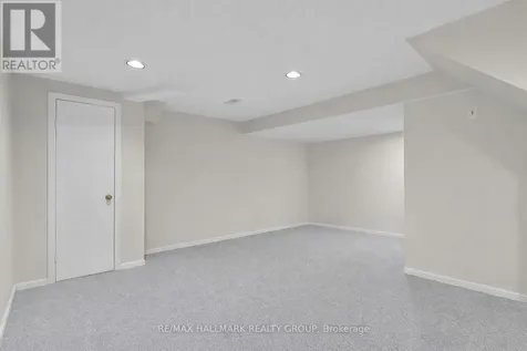 730 Malibu Terrace Ottawa ON K2C 3V1