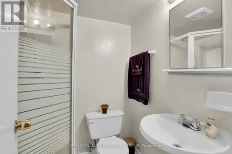 730 Malibu Terrace Ottawa ON K2C 3V1