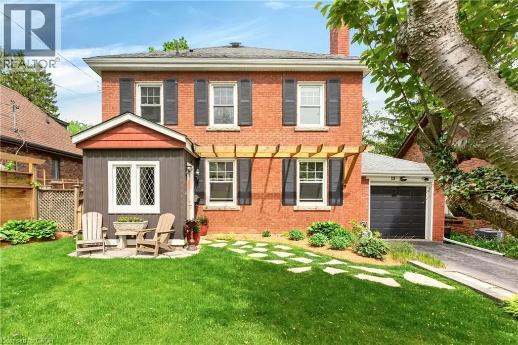13 Tweedsmuir Avenue Dundas ON L9H 4H6