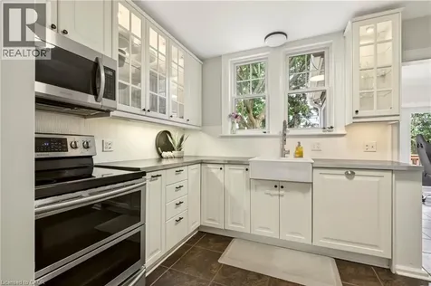 13 Tweedsmuir Avenue Dundas ON L9H 4H6