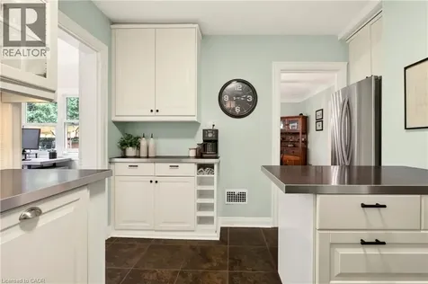 13 Tweedsmuir Avenue Dundas ON L9H 4H6