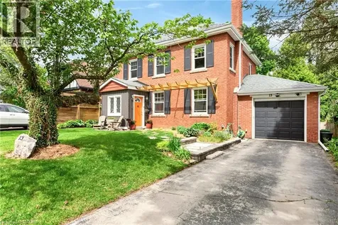 13 Tweedsmuir Avenue Dundas ON L9H 4H6