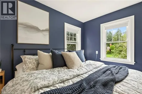 13 Tweedsmuir Avenue Dundas ON L9H 4H6