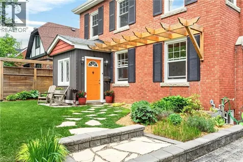 13 Tweedsmuir Avenue Dundas ON L9H 4H6
