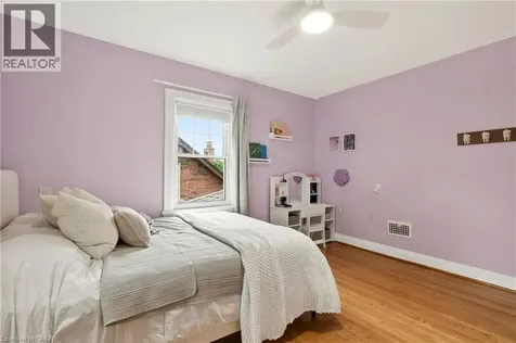 13 Tweedsmuir Avenue Dundas ON L9H 4H6