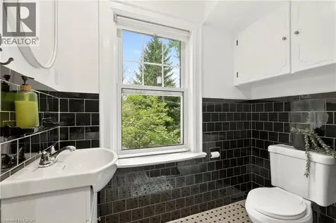 13 Tweedsmuir Avenue Dundas ON L9H 4H6