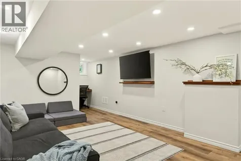 13 Tweedsmuir Avenue Dundas ON L9H 4H6