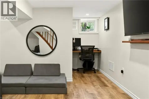 13 Tweedsmuir Avenue Dundas ON L9H 4H6