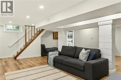 13 Tweedsmuir Avenue Dundas ON L9H 4H6