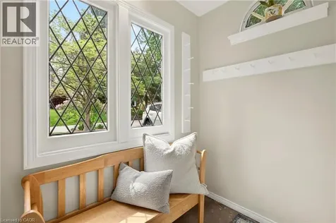 13 Tweedsmuir Avenue Dundas ON L9H 4H6