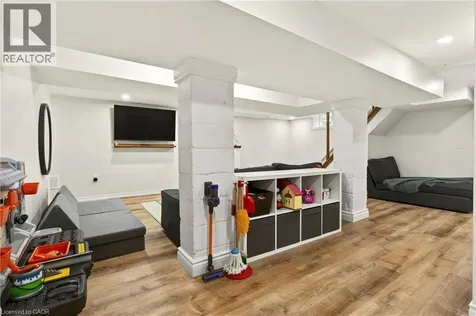 13 Tweedsmuir Avenue Dundas ON L9H 4H6