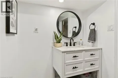 13 Tweedsmuir Avenue Dundas ON L9H 4H6