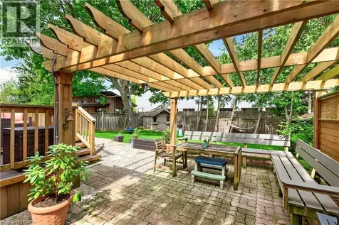 13 Tweedsmuir Avenue Dundas ON L9H 4H6