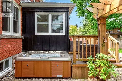 13 Tweedsmuir Avenue Dundas ON L9H 4H6