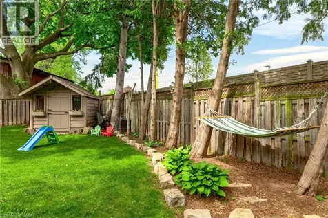 13 Tweedsmuir Avenue Dundas ON L9H 4H6