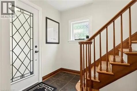 13 Tweedsmuir Avenue Dundas ON L9H 4H6
