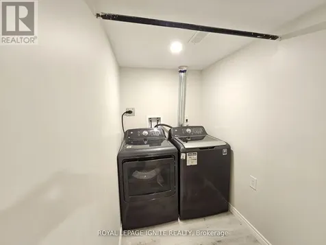 669 Sweetwater Crescent Newmarket (glenway Estates) ON L3X 0H6
