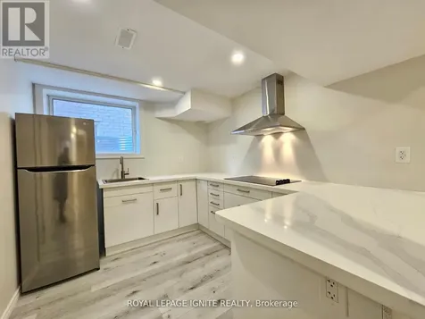 669 Sweetwater Crescent Newmarket (glenway Estates) ON L3X 0H6