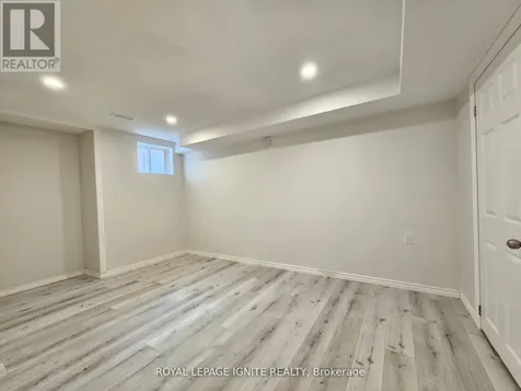 669 Sweetwater Crescent Newmarket (glenway Estates) ON L3X 0H6
