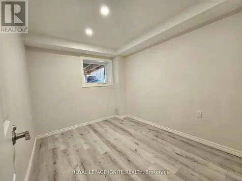 669 Sweetwater Crescent Newmarket (glenway Estates) ON L3X 0H6