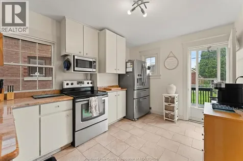 922 Lawrence Road Windsor ON N8Y 3Z8
