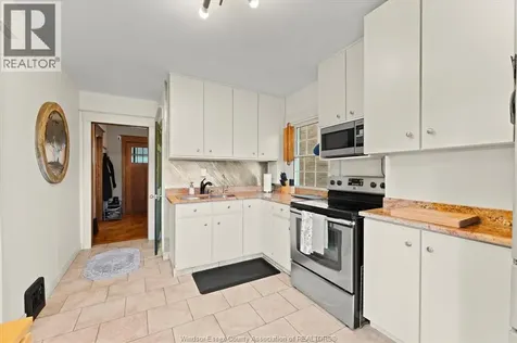 922 Lawrence Road Windsor ON N8Y 3Z8