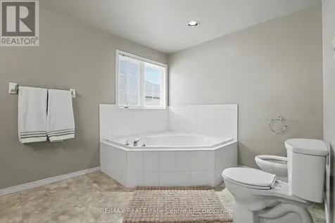 941 Gordon Street Guelph (kortright West) ON N1G 4R9