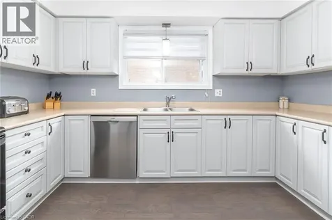 31 Blackfriar Lane Brantford ON N3R 7M2