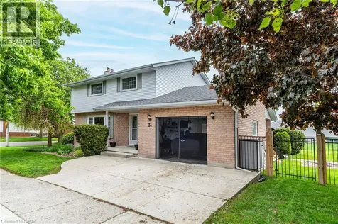 31 Blackfriar Lane Brantford ON N3R 7M2