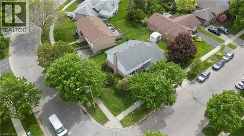 31 Blackfriar Lane Brantford ON N3R 7M2