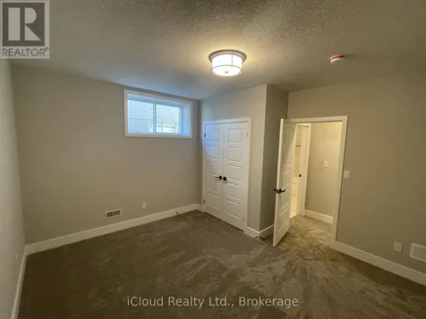 27 Hollybrook Trail Kitchener ON N2R 1M2