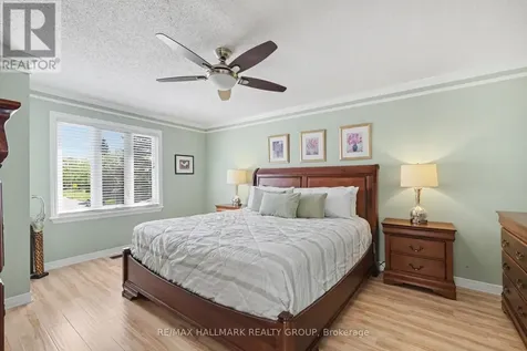 176 Hunterswood Crescent Ottawa ON K1G 5V8