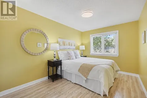 176 Hunterswood Crescent Ottawa ON K1G 5V8