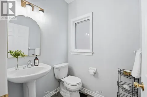 578 Devonwood Circle Ottawa ON K1T 4E6