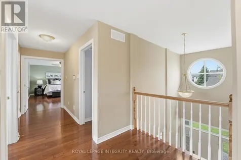 578 Devonwood Circle Ottawa ON K1T 4E6