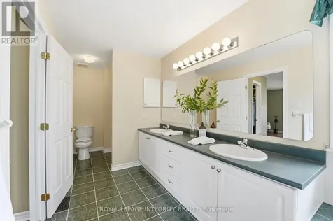 578 Devonwood Circle Ottawa ON K1T 4E6