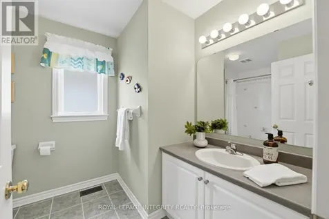 578 Devonwood Circle Ottawa ON K1T 4E6