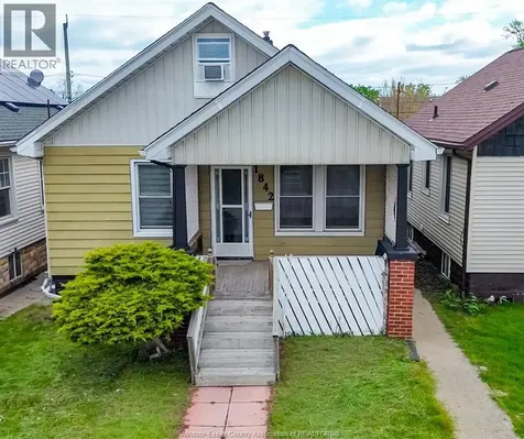 1842 Drouillard Windsor ON N8W 3X5