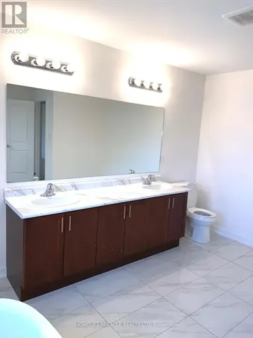 335 Reg Harrison Trail Newmarket (glenway Estates) ON L3X 0M2
