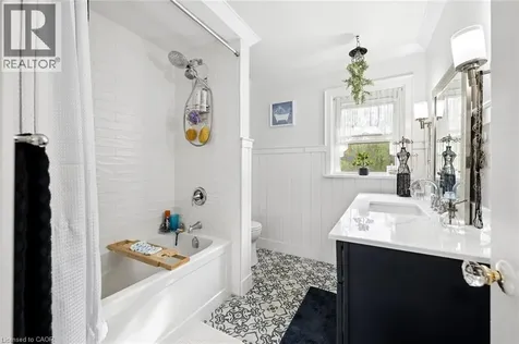 786 Stirling Avenue South Kitchener ON N2M 3K3