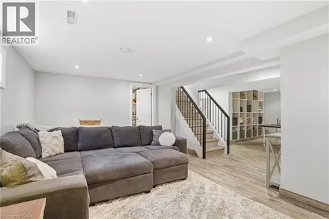 1 Oakmeadow Place St. Catharines ON L2N 5X6
