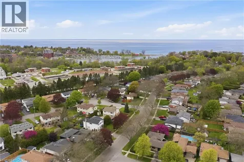 1 Oakmeadow Place St. Catharines ON L2N 5X6