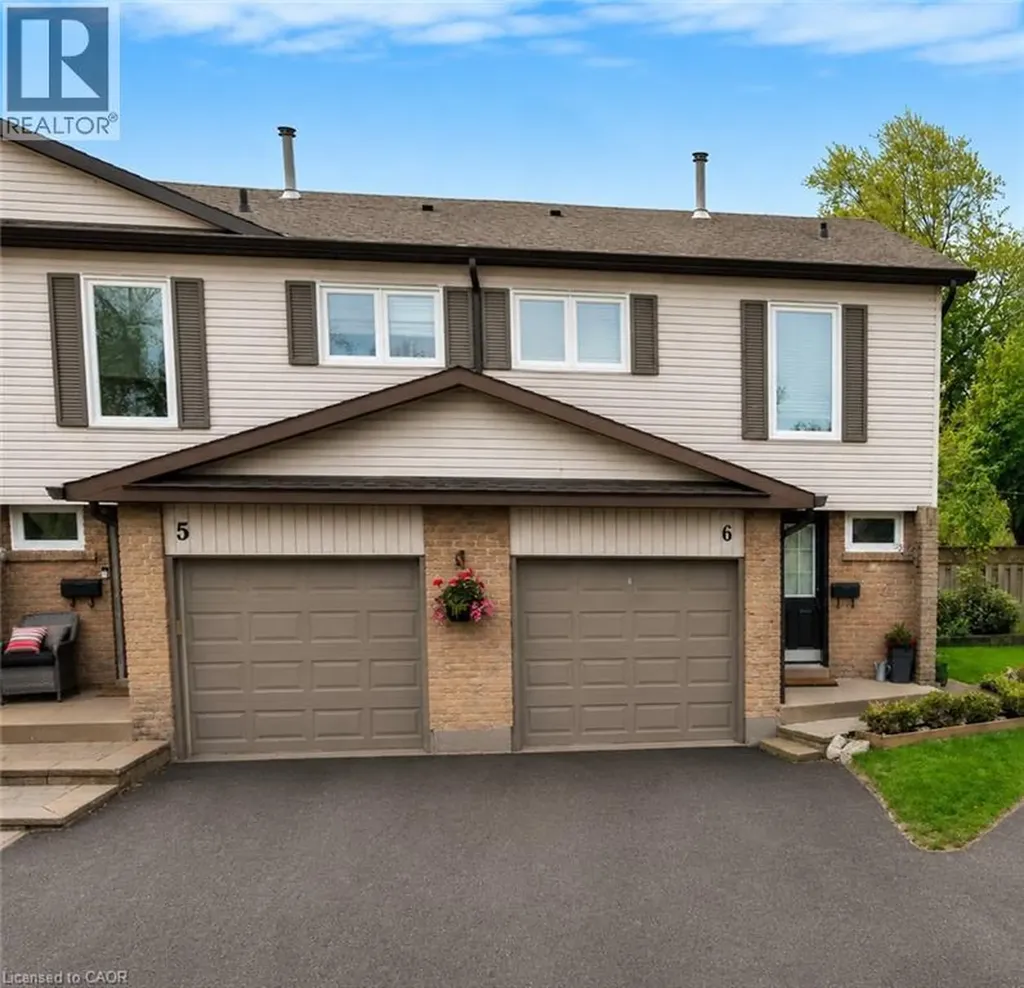 2411 Sovereign Street Oakville ON L6L 1M1