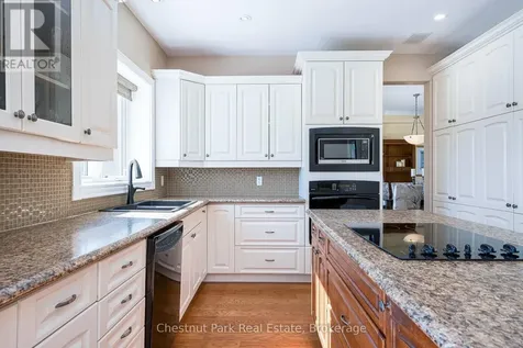 82 Stanley Street Collingwood ON L9Y 0G7