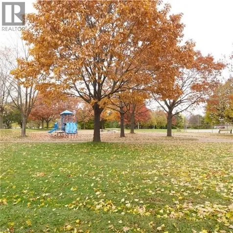425 Kingscourt Drive Waterloo ON N2K 3R4