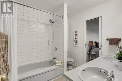 221 Desrosiers Street Ottawa ON K1L 7T2