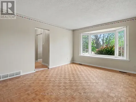 5662 South Island Park Drive Ottawa ON K4M 1J3