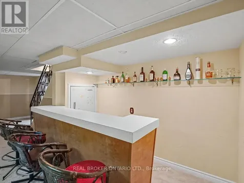 5662 South Island Park Drive Ottawa ON K4M 1J3
